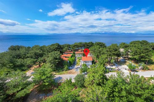 Skala Rachoniou Villa | Family-Friendly Helios Villa with Oceanfront Views