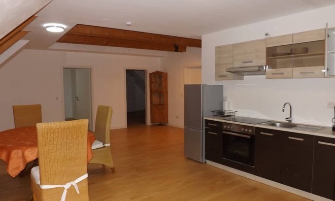 Floß Apartment | Modern Dachstudio Fewo with Kitchen & Breakfast Included