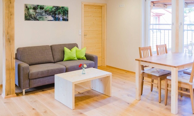 Equarhofen Apartment | Bright Helle Ferienwohnung: Ideal for Families, 10/10 Rated