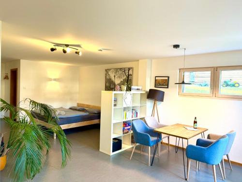 Worthsee Apartment | Welcoming Souterrain Wohnung Steps from Wörthsee