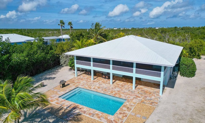 Big Pine Key House | Hellenga Haven: Waterfront Retreat with Pool & Dockage