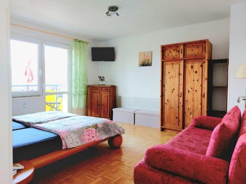 Gruna Apartment | Modern Apartment with Balcony Near City Center & Ocean Views