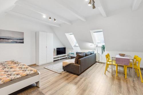 Cottbus Apartment | Helles & Charmantes Dachgeschossapartment in der Fußgängerzone