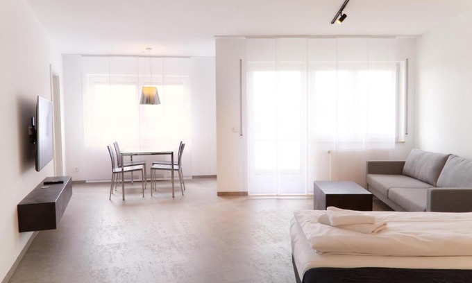 Wasseralfingen Apartment | Modern Apartment at Karlsplatz: Highly Rated & Family-Friendly