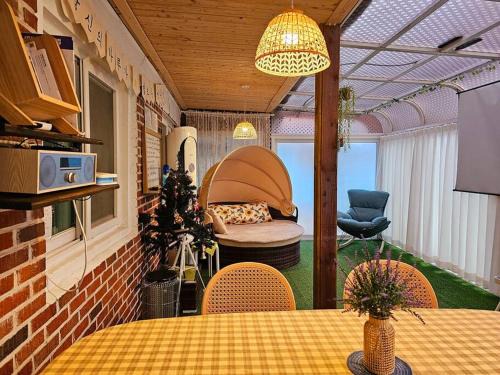 Yaksan House | Discover Hello Minbak: Pet-Friendly Retreat with Pool