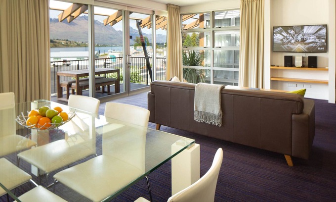 Frankton Apartment | Inviting QT Marina: Family-Friendly Stays with Great Amenities