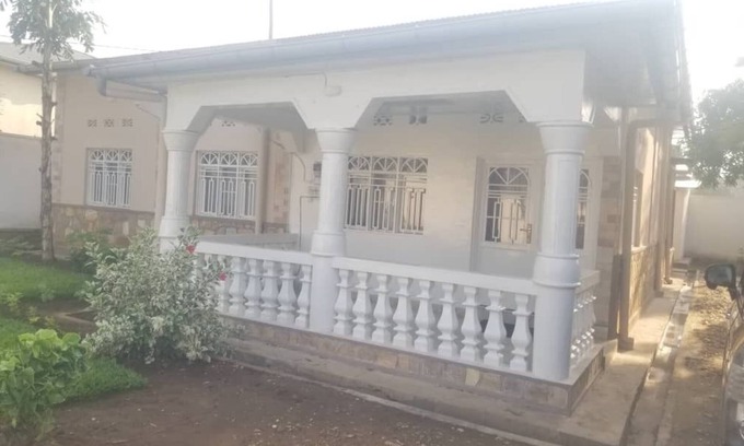 Bujumbura House | Cozy Hello Vacances House with Breakfast and Family Amenities