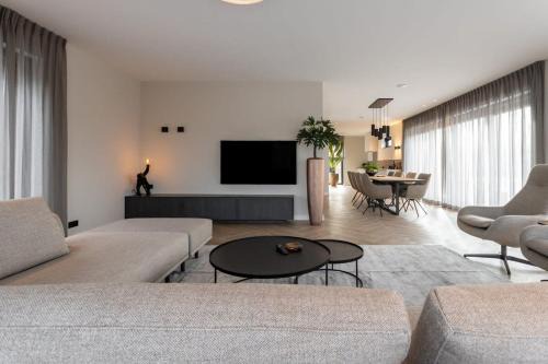 Zoutelande Villa | Seaside Retreat: Hello Zeeland - Huisje aan de Duinen