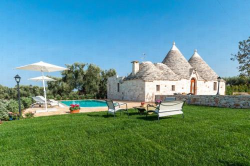 Macchia di Monte Apartment | Trulli Francisto: Oceanfront Escape with Pool & Breakfast