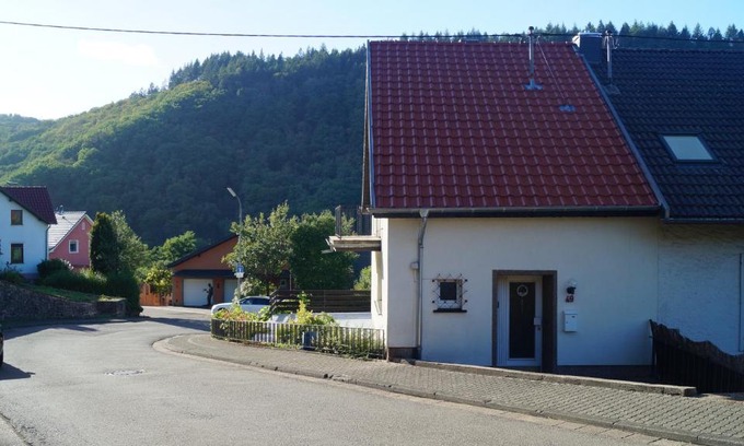 Mettlach Apartment | Pet-Friendly Helmine with Ocean Views and Breakfast Included