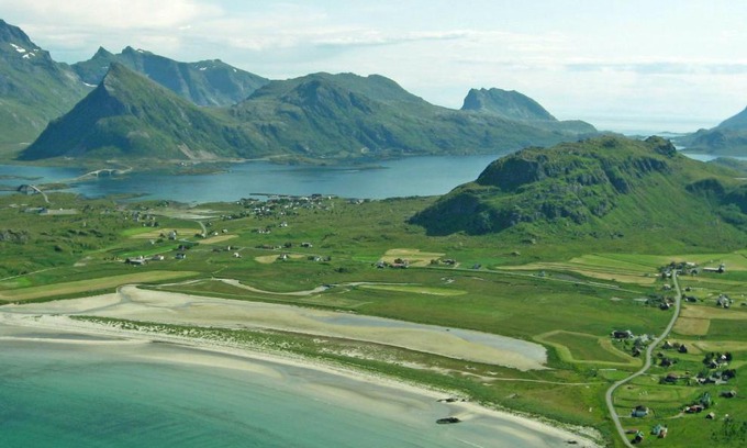 Flakstad House | Oceanfront Escape at Heloíse's Accommodation, Rated 8.6/10