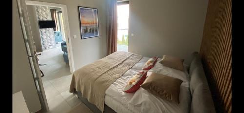 Hel Apartment | Elegant HELove Apartamenty: Top-Rated with Pool & Kitchen
