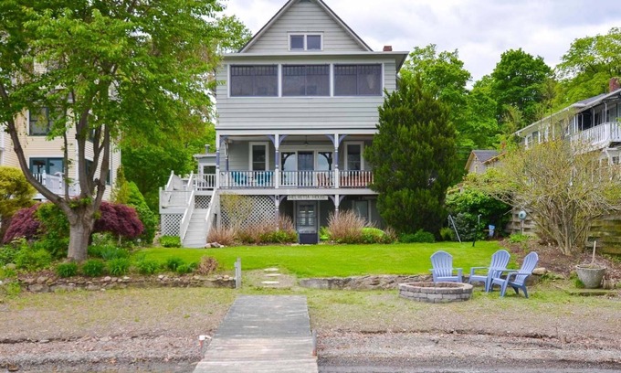 Dundee Cottage | Unforgettable Stay at Helvetia House on Keuka Lake!
