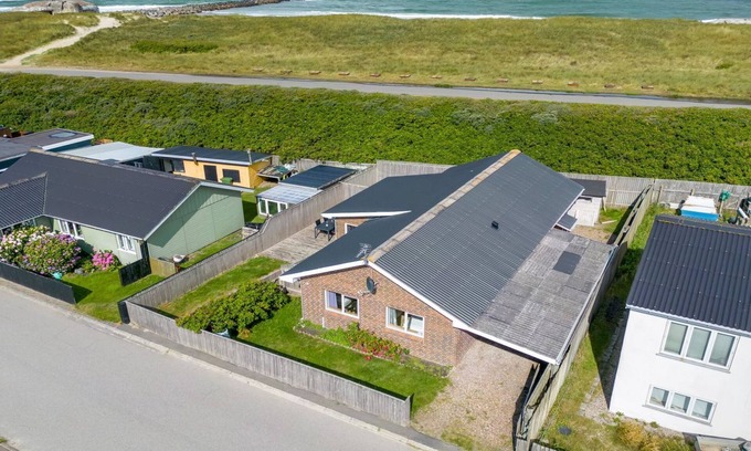 Thyboron House | Beachside Bliss at "Heming" - Steps from the Ocean
