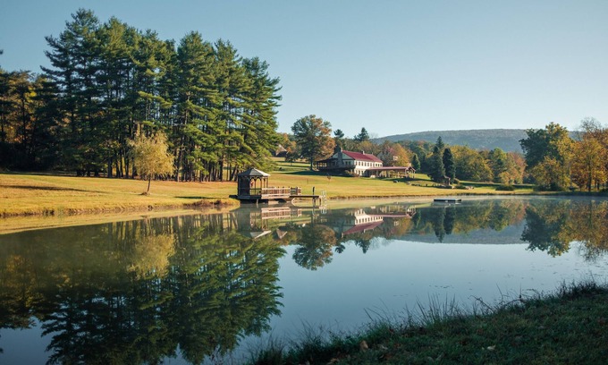 Fishertown Ski Chalet | Welcoming Hemlock Hills Farm: Pet-Friendly Retreat Awaits