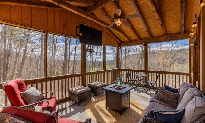 Deep Gap Cabin | Hemlock House: Pet-Friendly Retreat with Hot Tub & Views