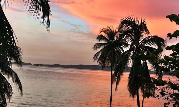 Lecheria Apartment | Beachside Retreat with Private Access for Families