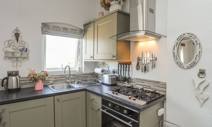 Cylch-Y-Garn Cottage | Discover Comfort at Hen Gilfach Stable – Top Rated Retreat