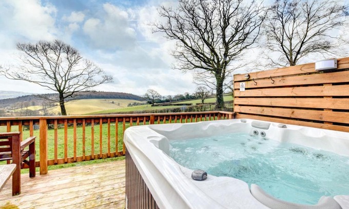 Silian House | Hen Ysgubor: Rated 10/10 with Hot Tub & Pet-Friendly Stay
