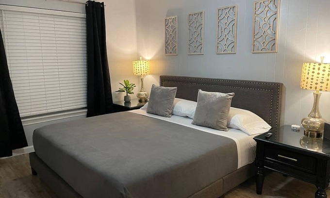 Knox - Henderson Apartment | Henderson Hideaway: King Bed, Patio & Pet-Friendly Comfort