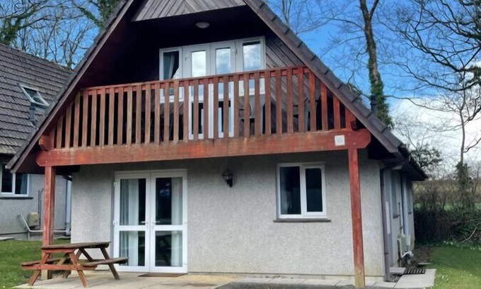 Saint Breward House | Family-Friendly Hengar Manor with Pool & Lake Views