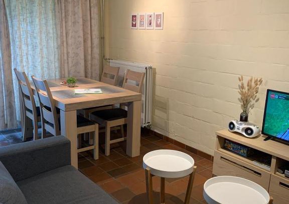 Houthalen House | Discover Hengelhoef Acacia 3: Poolside Beach Retreat