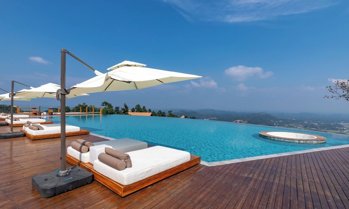 Hengshan County Hotel | Hengshan No.5 Valley Cliff Homestay