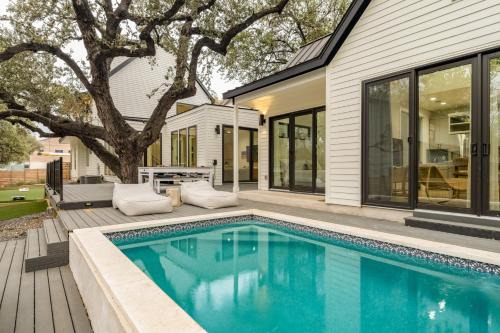 Bouldin House | Experience Henley by AvantStay: Guest House with Pool Oasis
