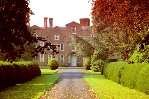 Ludlow Apartment | Discover Henley Hall in Ludlow: Pet-Friendly Retreat