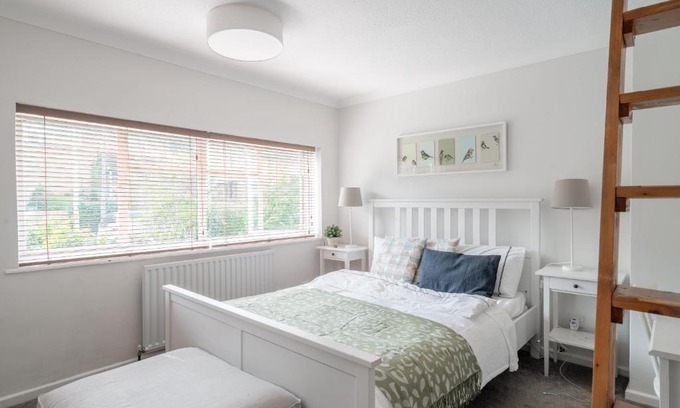 Henley-on-Thames House | Pet-Friendly Henley Self-Catering House with Great Reviews