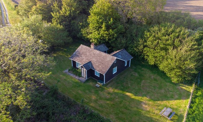 Felindre Farchog House | Pet-Friendly Henllys Lodge: Rated 10/10 by Guests