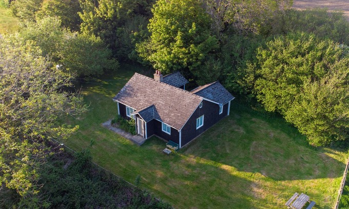 Felindre Farchog Cottage | Henllys Lodge: Pet-Friendly Retreat with Cozy Open Fire