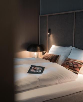 Henningsvaer Hotel | Beautiful Henningsvær Bryggehotell with Family-Friendly Dining