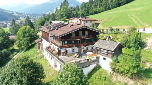 Reith bei Kitzbuehel Apartment | Family-Friendly Getaway at Hennleiten Hof Hotel