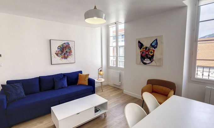 Cannes City Centre Apartment | Book Your Oceanfront Retreat at Henri Camille Real Estate