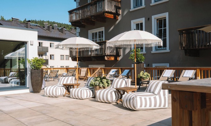 Kitzbuehel Hotel | Experience HENRI Country House Kitzbühel with Spa & Pool