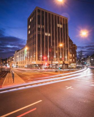 Stadtbezirke 01 Hotel | Elegant Henri Hotel Düsseldorf: Pet-Friendly & Spa Services
