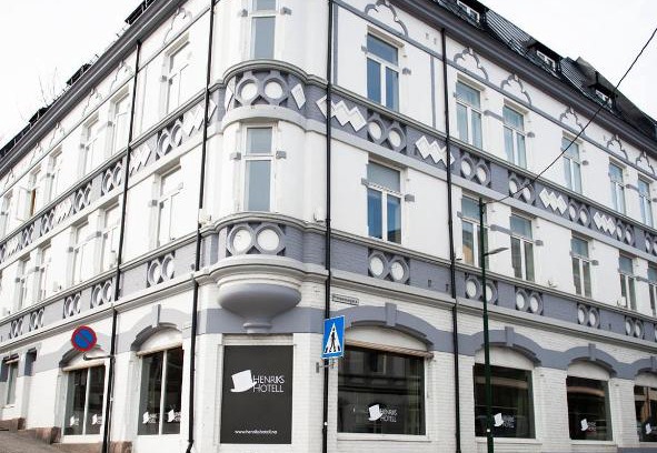 Skien Hotel | Discover Henriks Hotell: Pet-Friendly with Delicious Dining