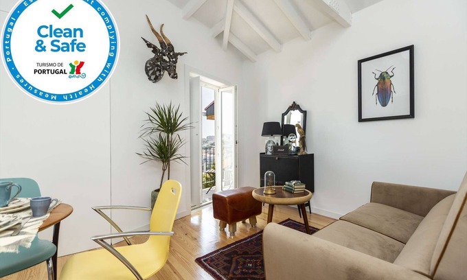 Centro / Baixa Apartment | Henrique Porto: Elegant Apartment with Douro River Views