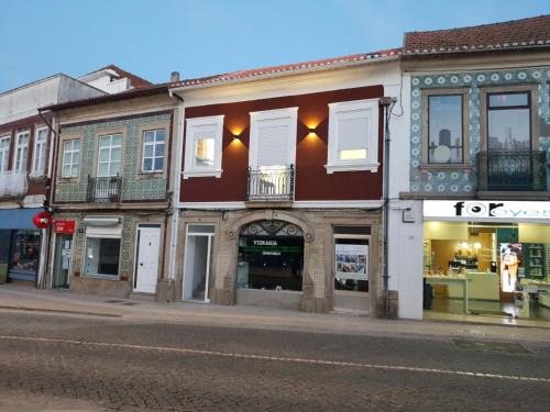 Ilhavo House | Family-Friendly Henriqueta Maia Suites with Kitchen Amenities