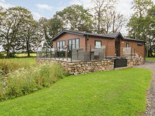Knott End-on-Sea House | Relax at Henry Haven: Family-Friendly 4-Star Retreat