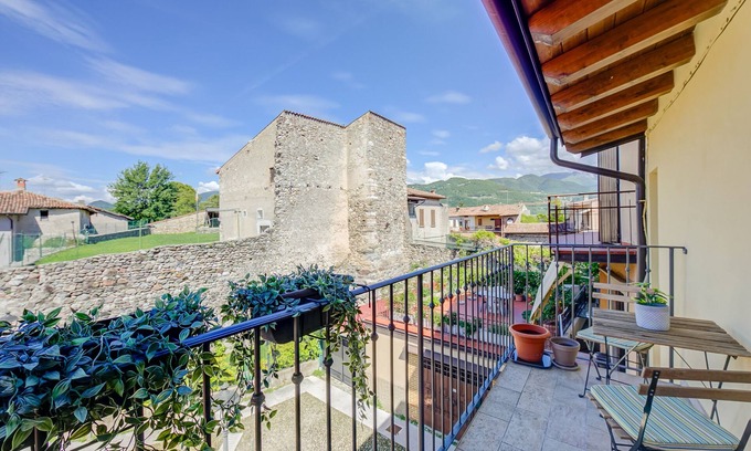 Portese Apartment | Henry Historic Center: 300m to Lake with Family Amenities