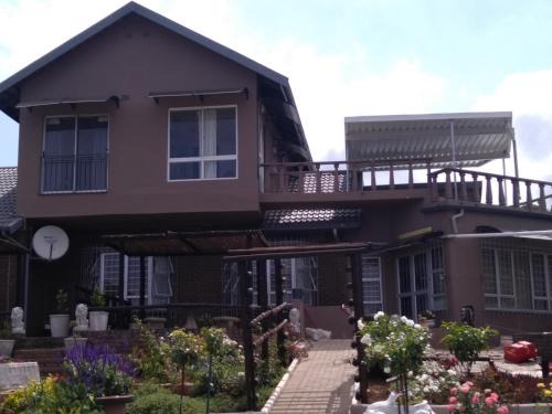 Hibberdene Apartment | Relax at Henry's House On Sea with Oceanfront Views