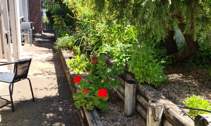 Quirindi Hotel | Discover Henry's Quirindi: Family-Friendly with Dining Options