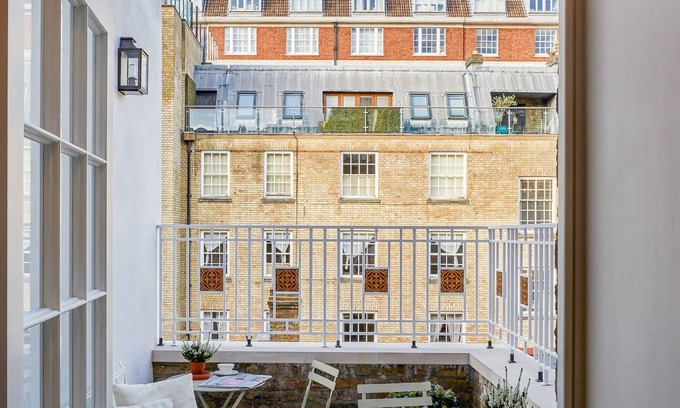 City of Westminster Hotel | Henry's Townhouse: Eco-Friendly Retreat with Spa Amenities