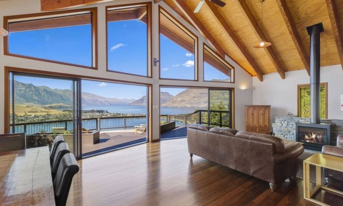 Queenstown House | Experience Hensman Heights: Family Retreat with Outdoor Spa