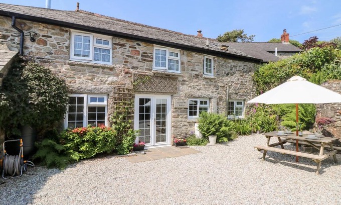 Henwood House | Pet-Friendly Retreat at Henwood Barn - 4 Star Experience