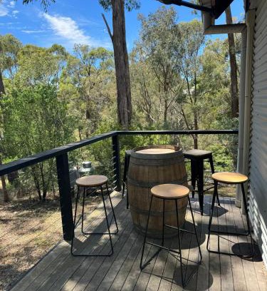 Hepburn House | Eco-Friendly Hepbird House with Hot Tub and Fireplace