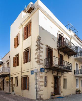 Old Town Apartment | Inviting Hera Studios: Pet-Friendly Stay with Hot Tub