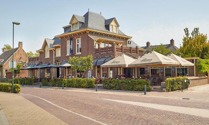 Zeeland Bed & Breakfast | Welcoming Herberg d'n Brouwer: 4-Star Retreat with Pool